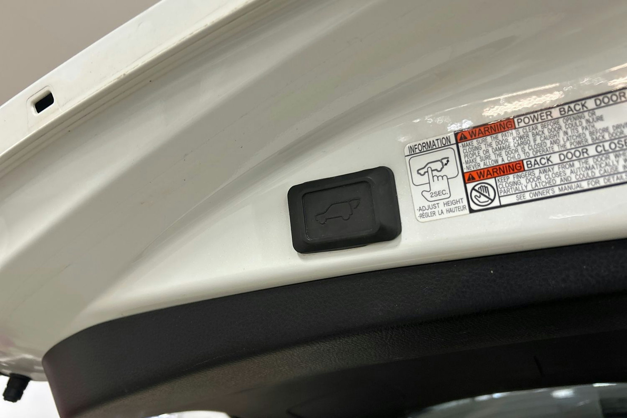 valkoinen Toyota RAV4 2018 kuva 23.