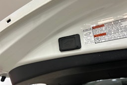 valkoinen Toyota RAV4 2018 kuva 23.
