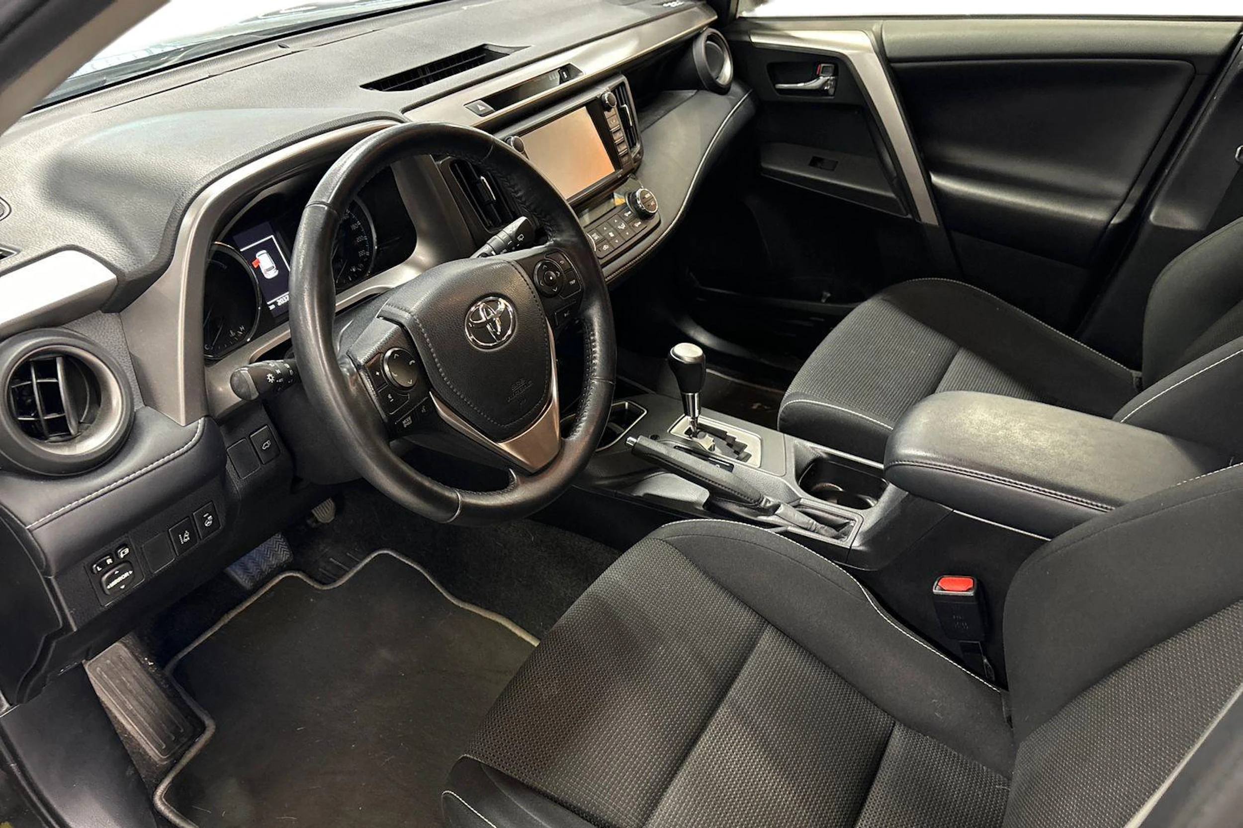 musta Toyota RAV4 2018 kuva 3.