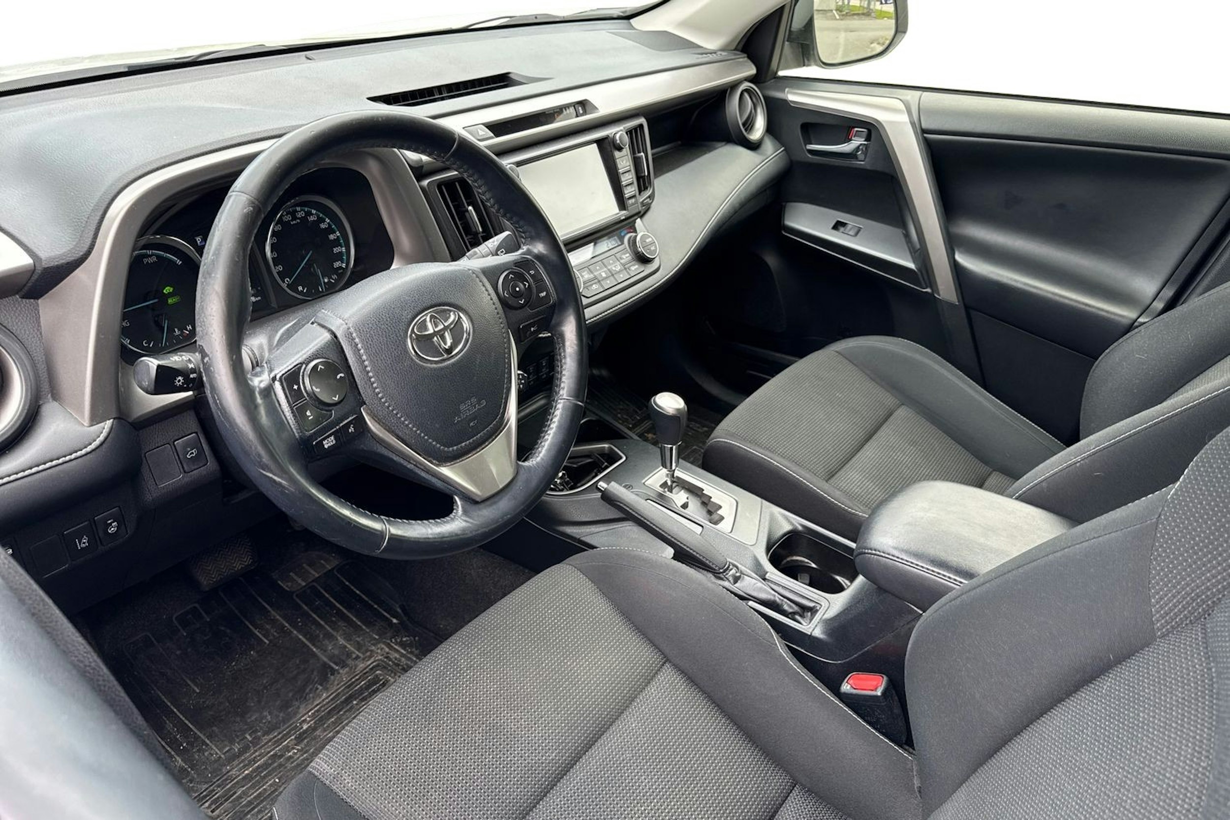 valkoinen Toyota RAV4 2018 kuva 3.