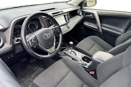 valkoinen Toyota RAV4 2018 kuva 3.