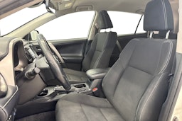 valkoinen Toyota RAV4 2018 kuva 10.