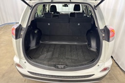 valkoinen Toyota RAV4 2018 kuva 14.