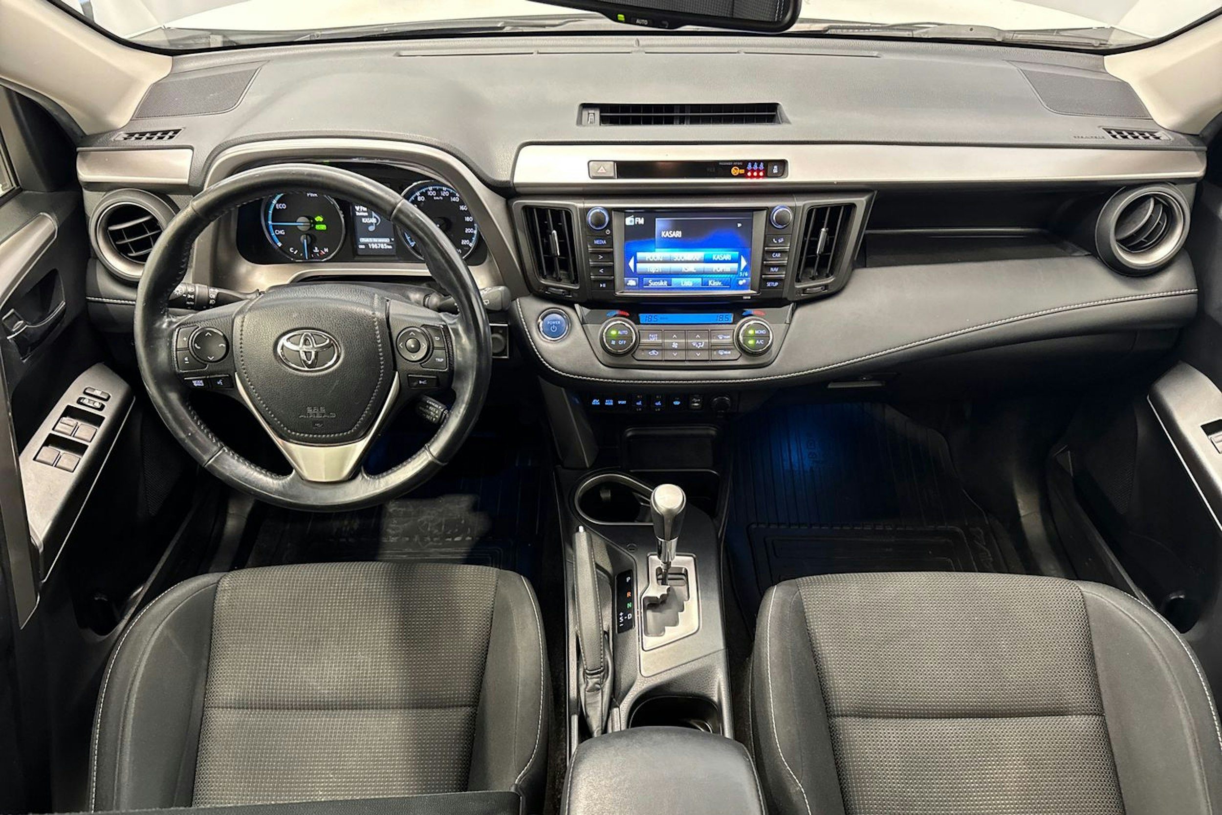 valkoinen Toyota RAV4 2018 kuva 15.