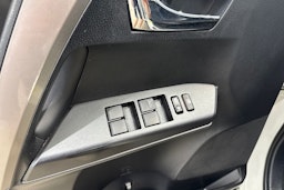valkoinen Toyota RAV4 2018 kuva 17.