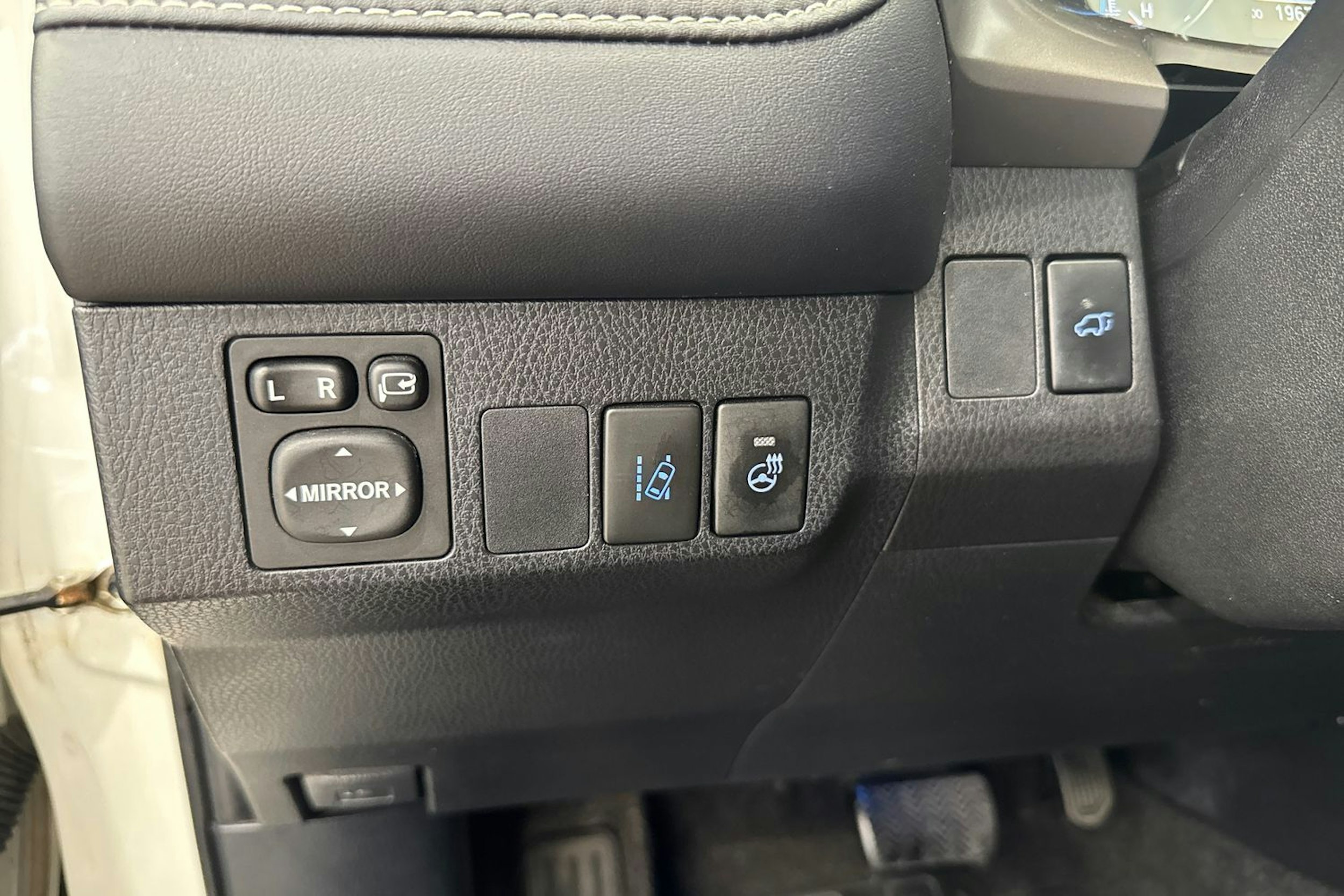 valkoinen Toyota RAV4 2018 kuva 18.