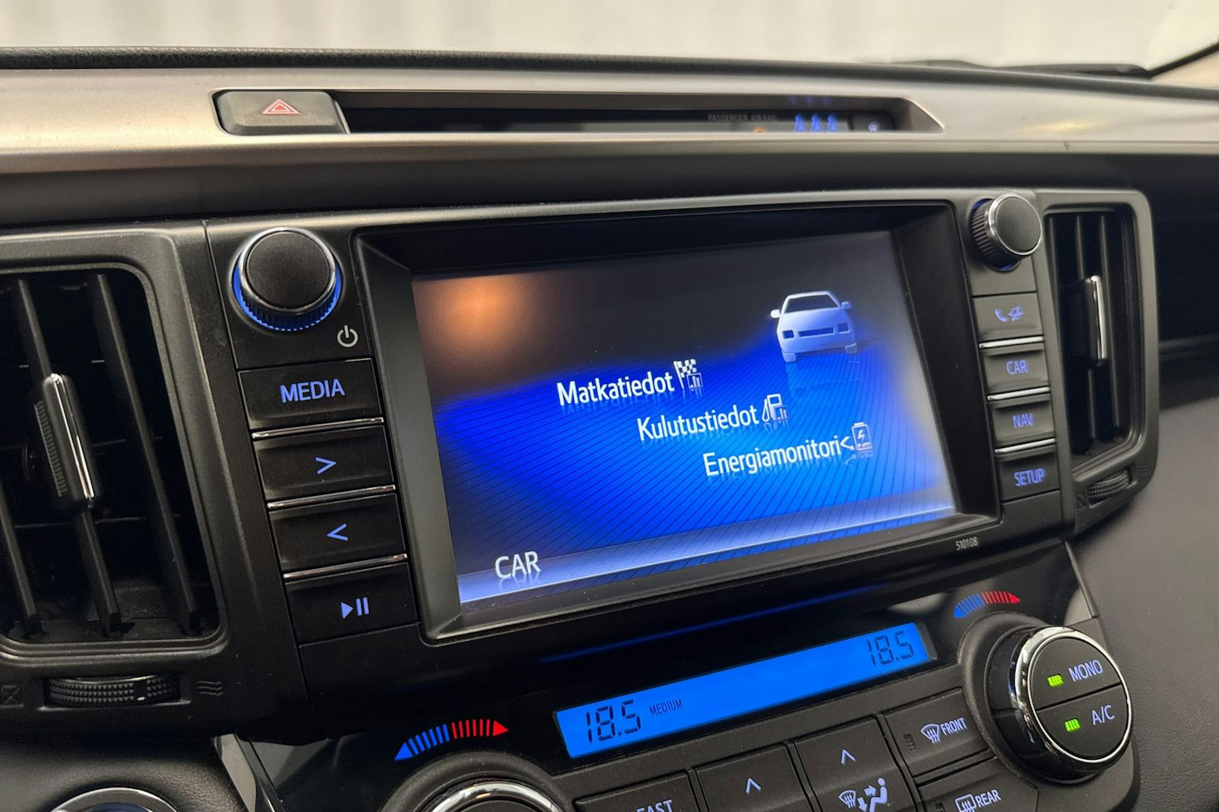 valkoinen Toyota RAV4 2018 kuva 26.