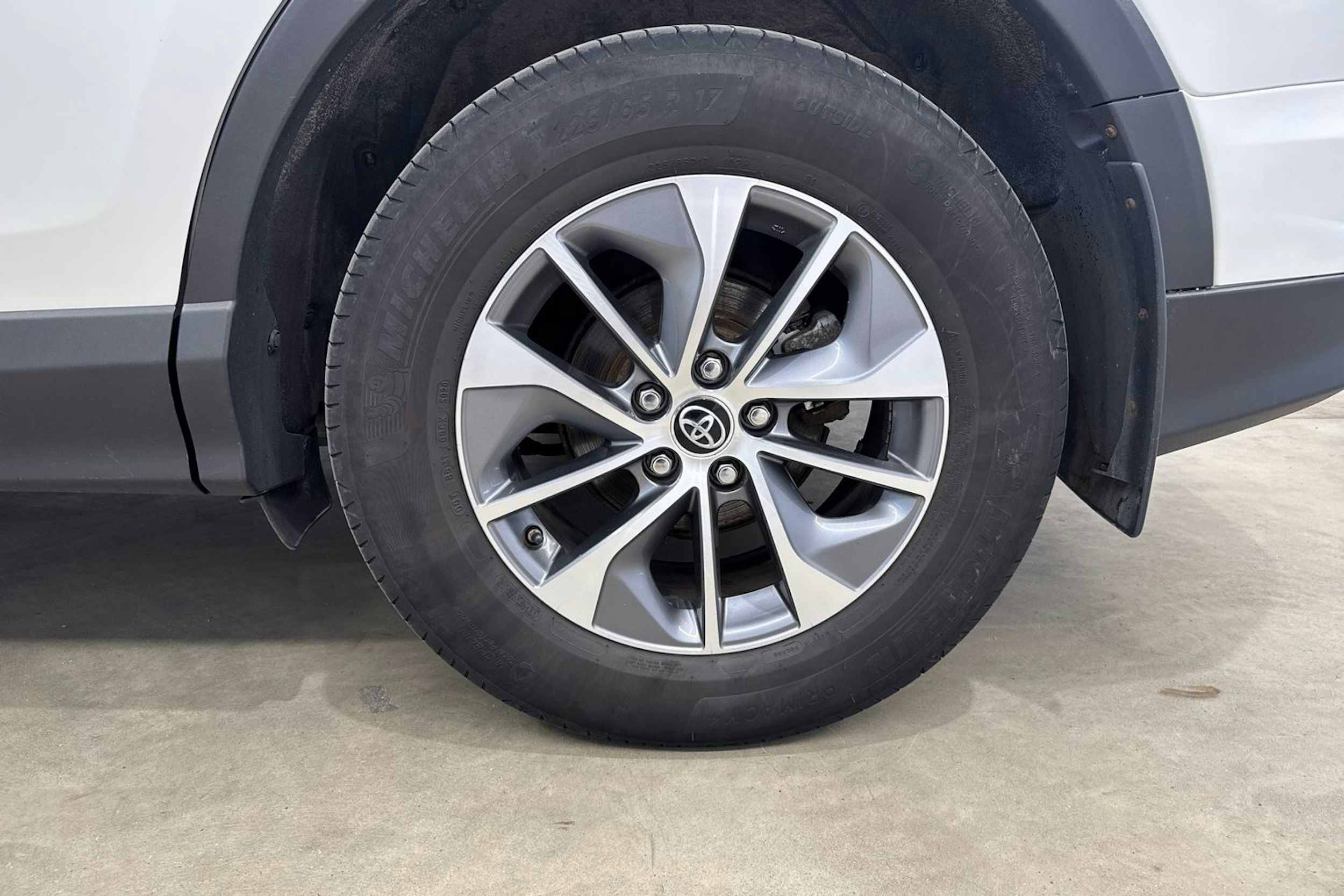 valkoinen Toyota RAV4 2018 kuva 30.