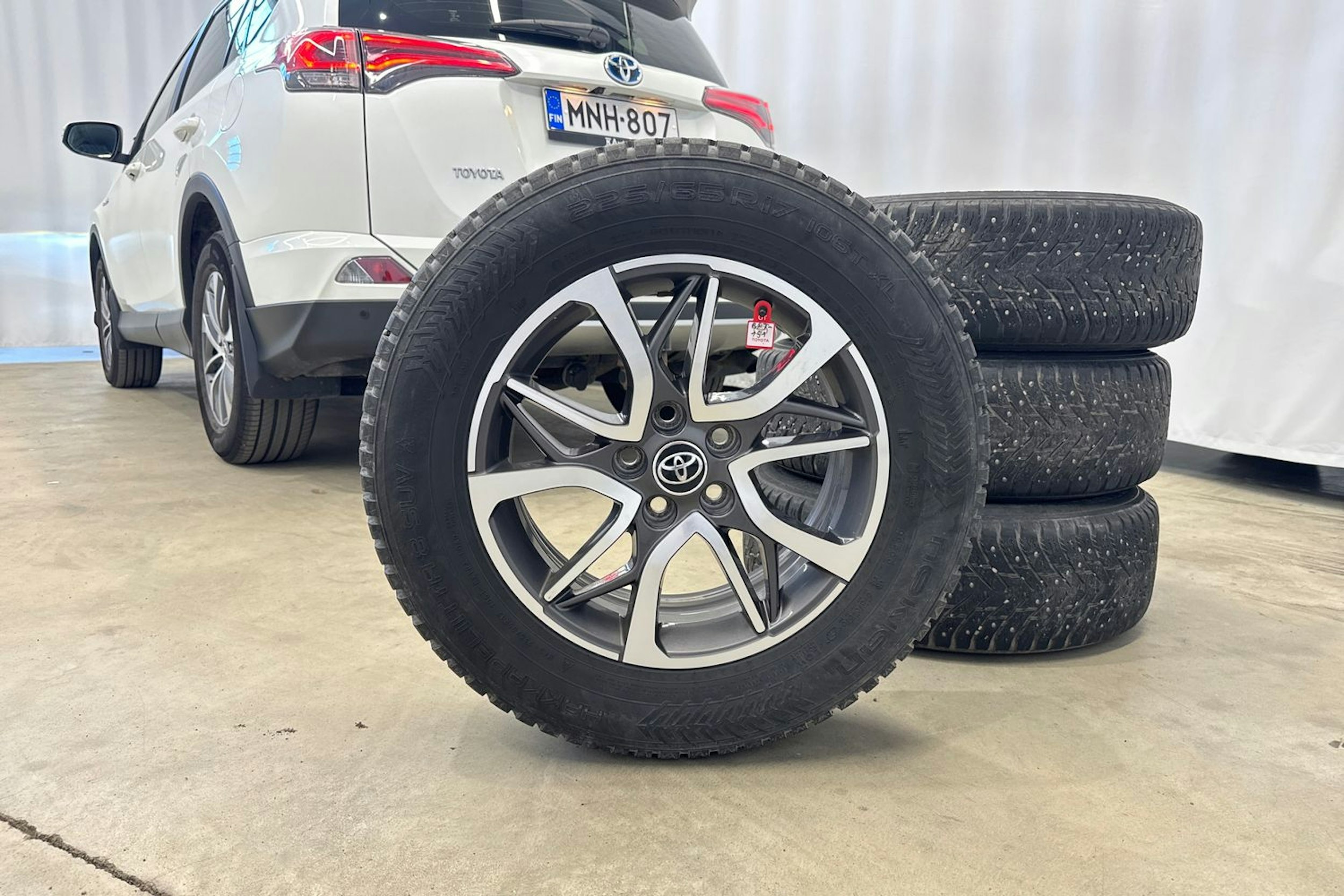 valkoinen Toyota RAV4 2018 kuva 31.