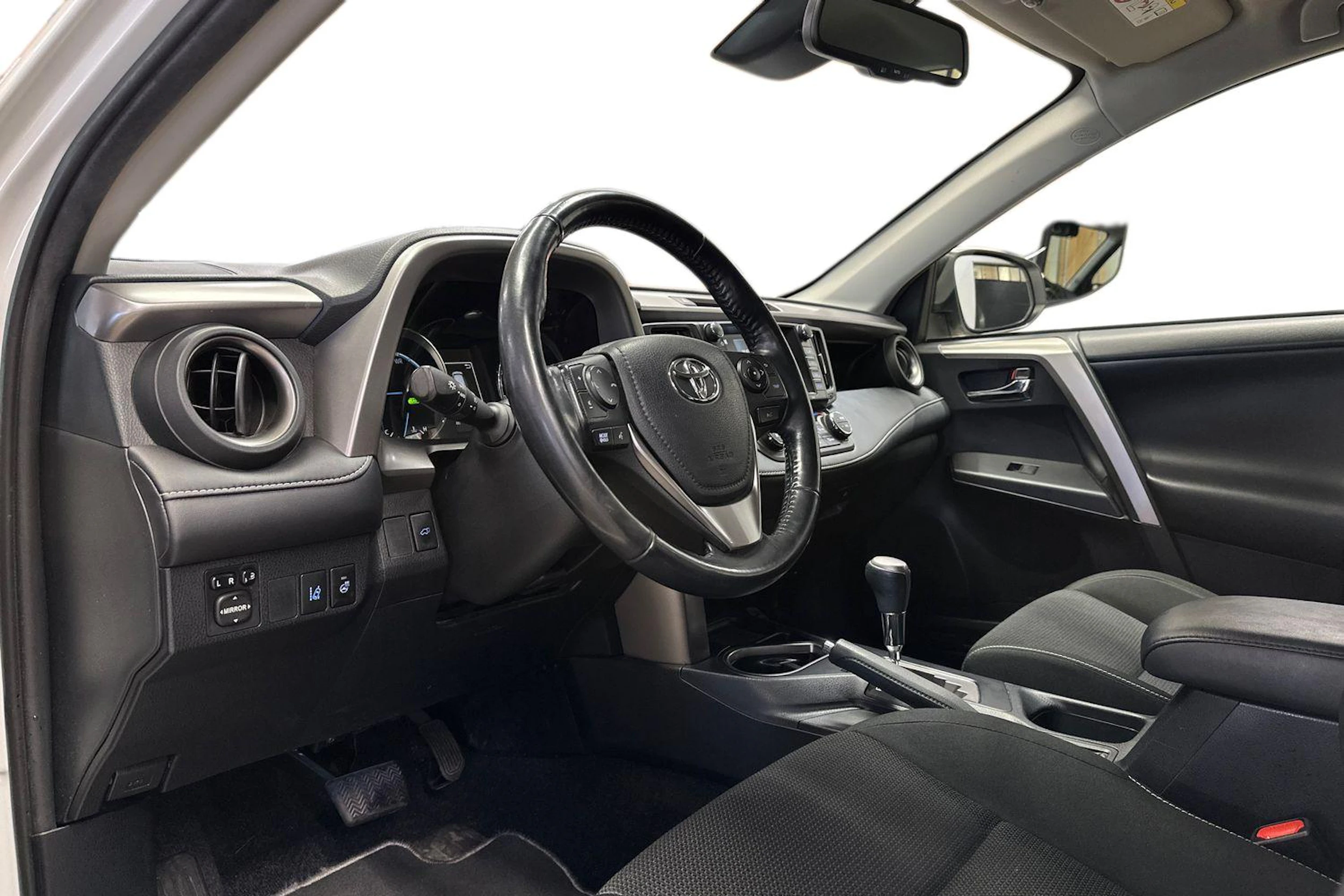 valkoinen Toyota RAV4 2018 kuva 6.