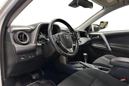 valkoinen Toyota RAV4 2018 kuva 6.