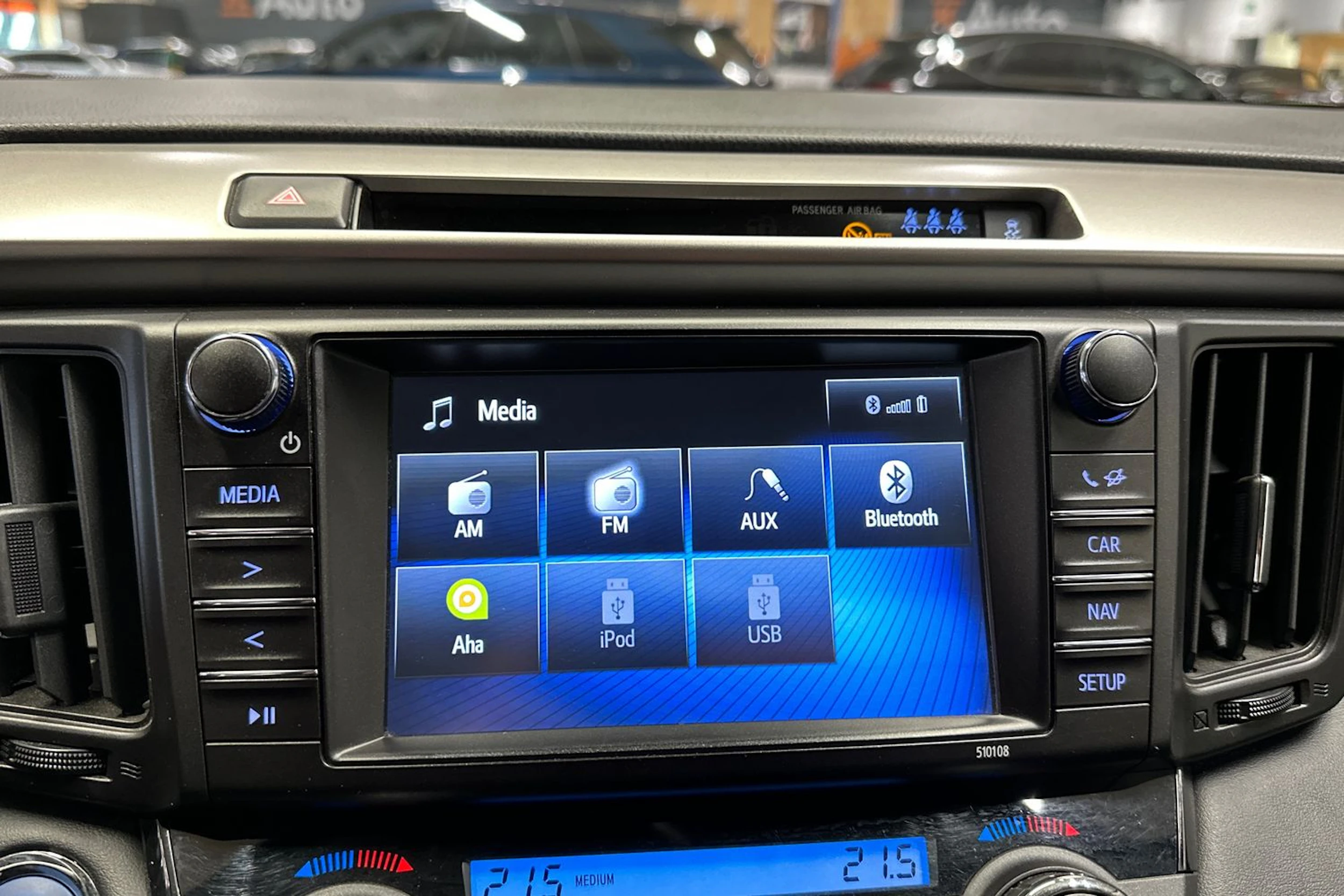 valkoinen Toyota RAV4 2018 kuva 13.