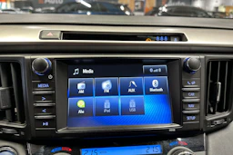 valkoinen Toyota RAV4 2018 kuva 13.