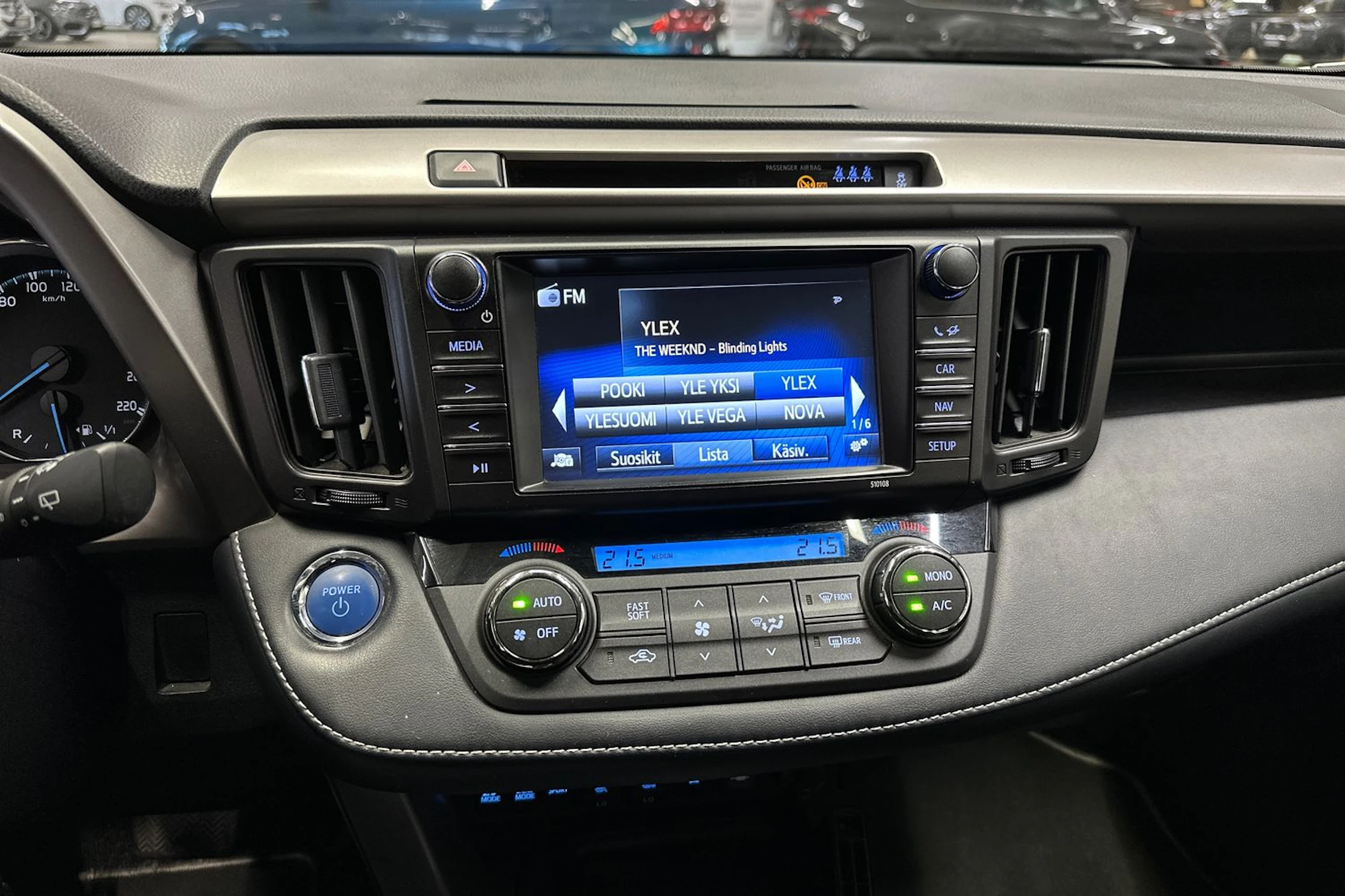 valkoinen Toyota RAV4 2018 kuva 14.