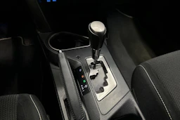 valkoinen Toyota RAV4 2018 kuva 16.