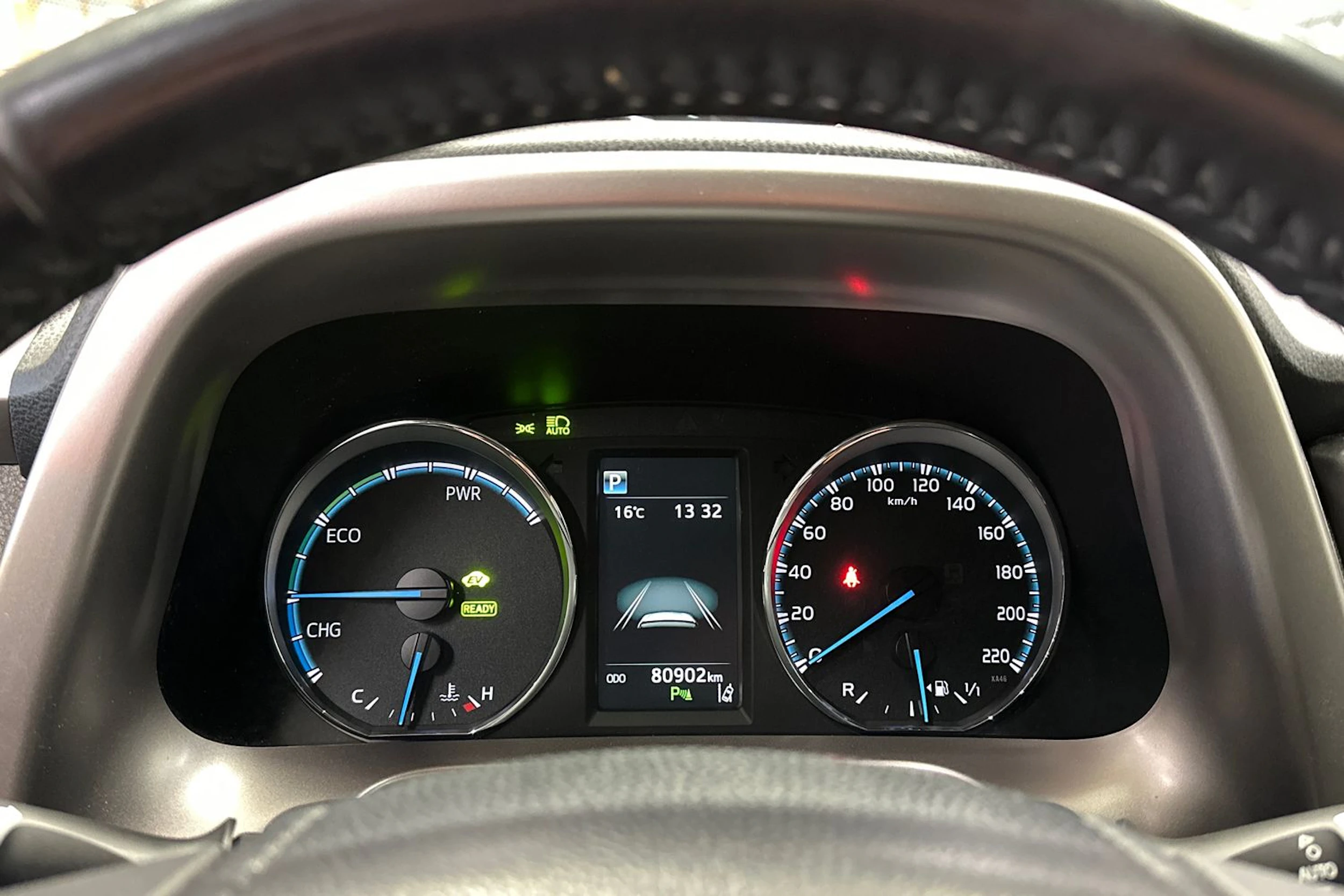 valkoinen Toyota RAV4 2018 kuva 17.