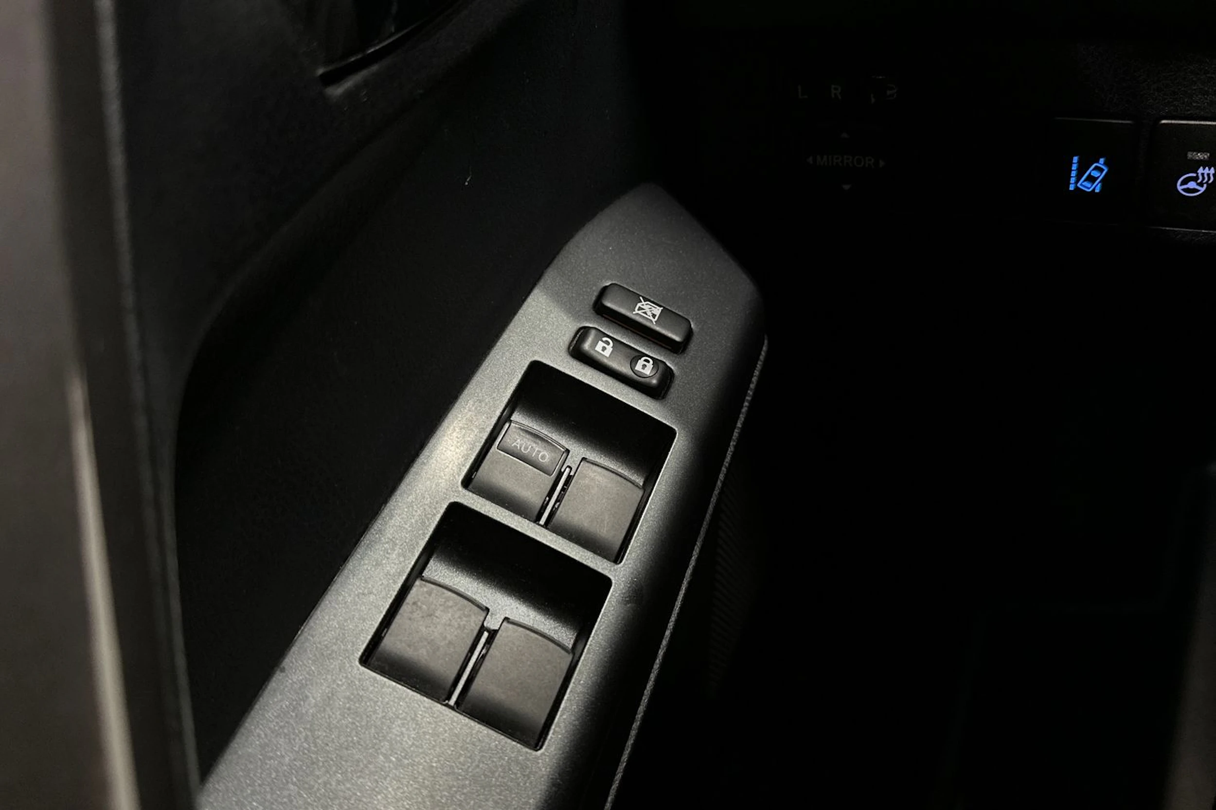 valkoinen Toyota RAV4 2018 kuva 22.