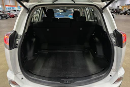valkoinen Toyota RAV4 2018 kuva 23.