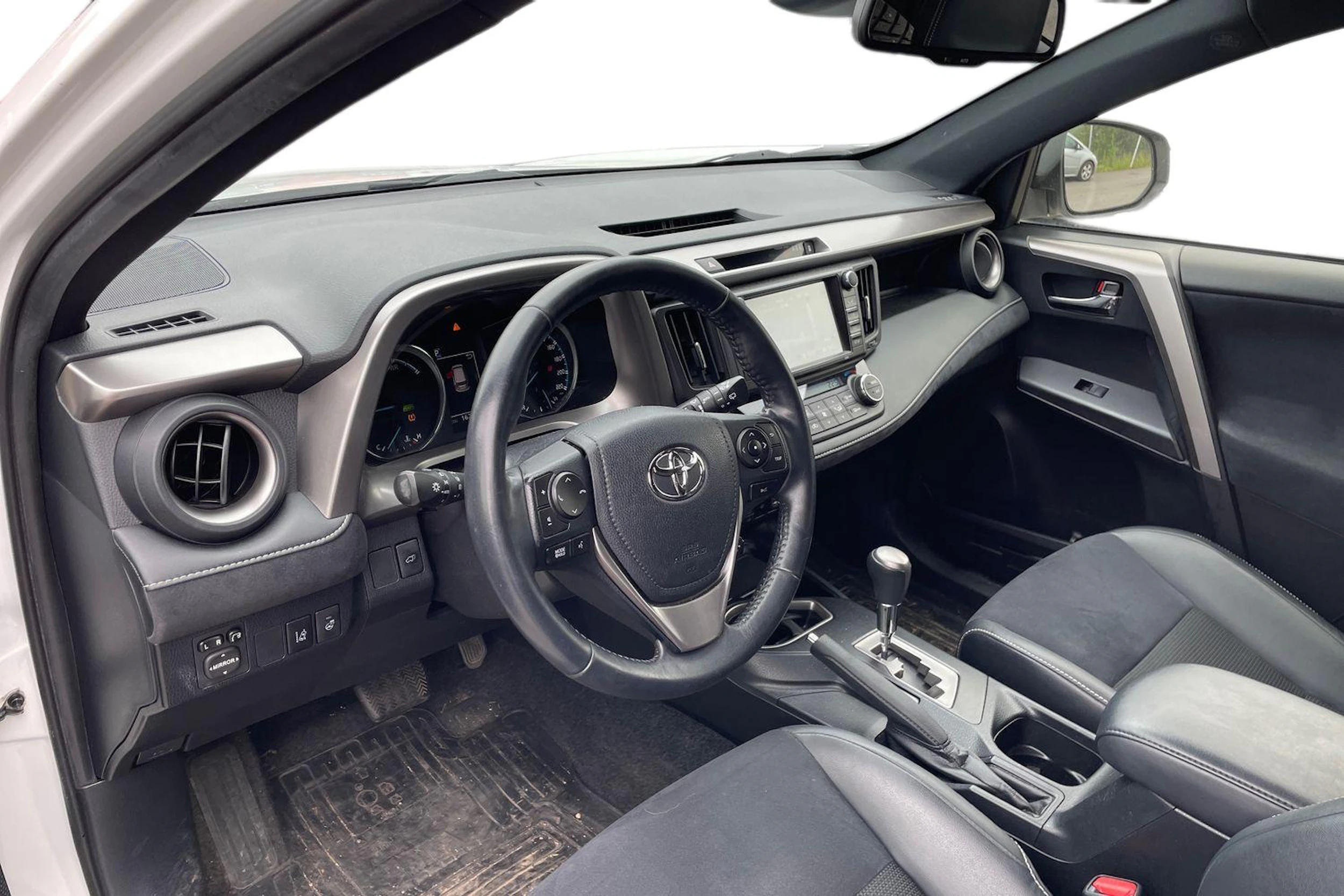 valkoinen Toyota RAV4 2018 kuva 3.