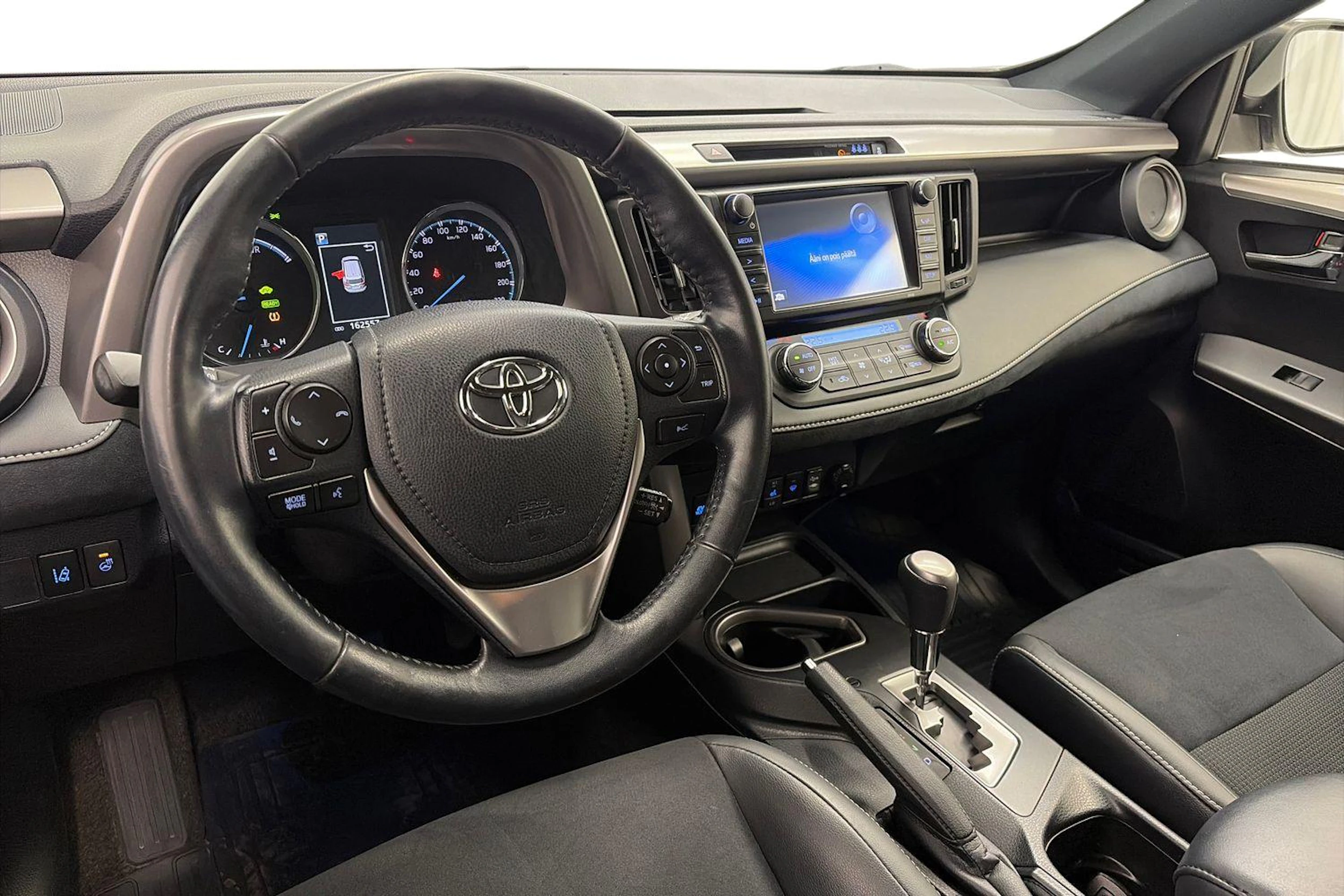 valkoinen Toyota RAV4 2018 kuva 6.