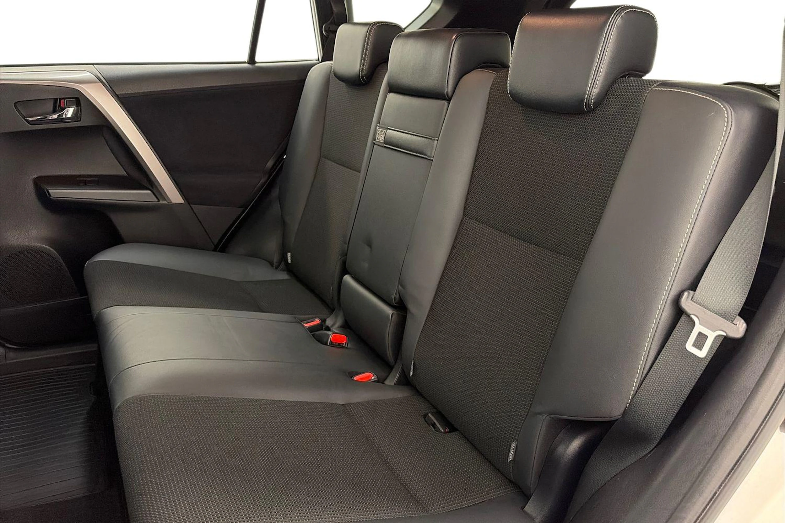 valkoinen Toyota RAV4 2018 kuva 8.