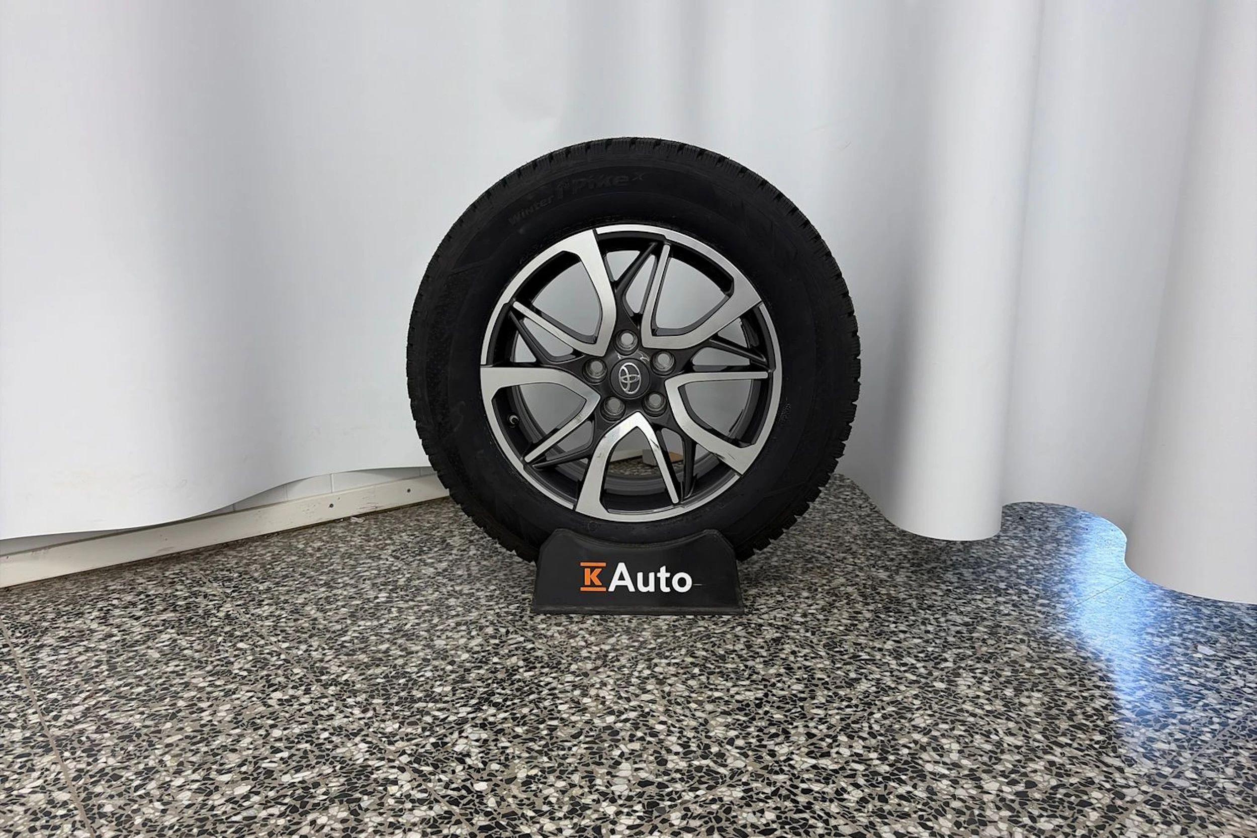 valkoinen Toyota RAV4 2018 kuva 10.
