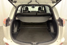 valkoinen Toyota RAV4 2018 kuva 11.