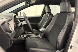 valkoinen Toyota RAV4 2018 kuva 13.