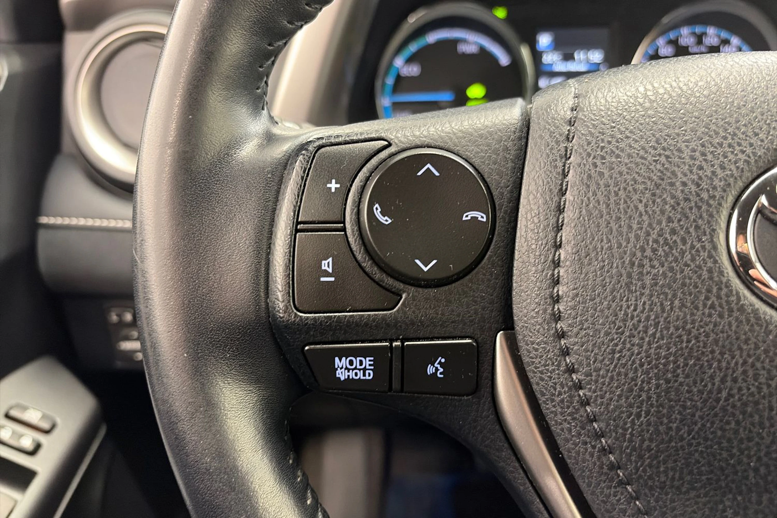 valkoinen Toyota RAV4 2018 kuva 16.