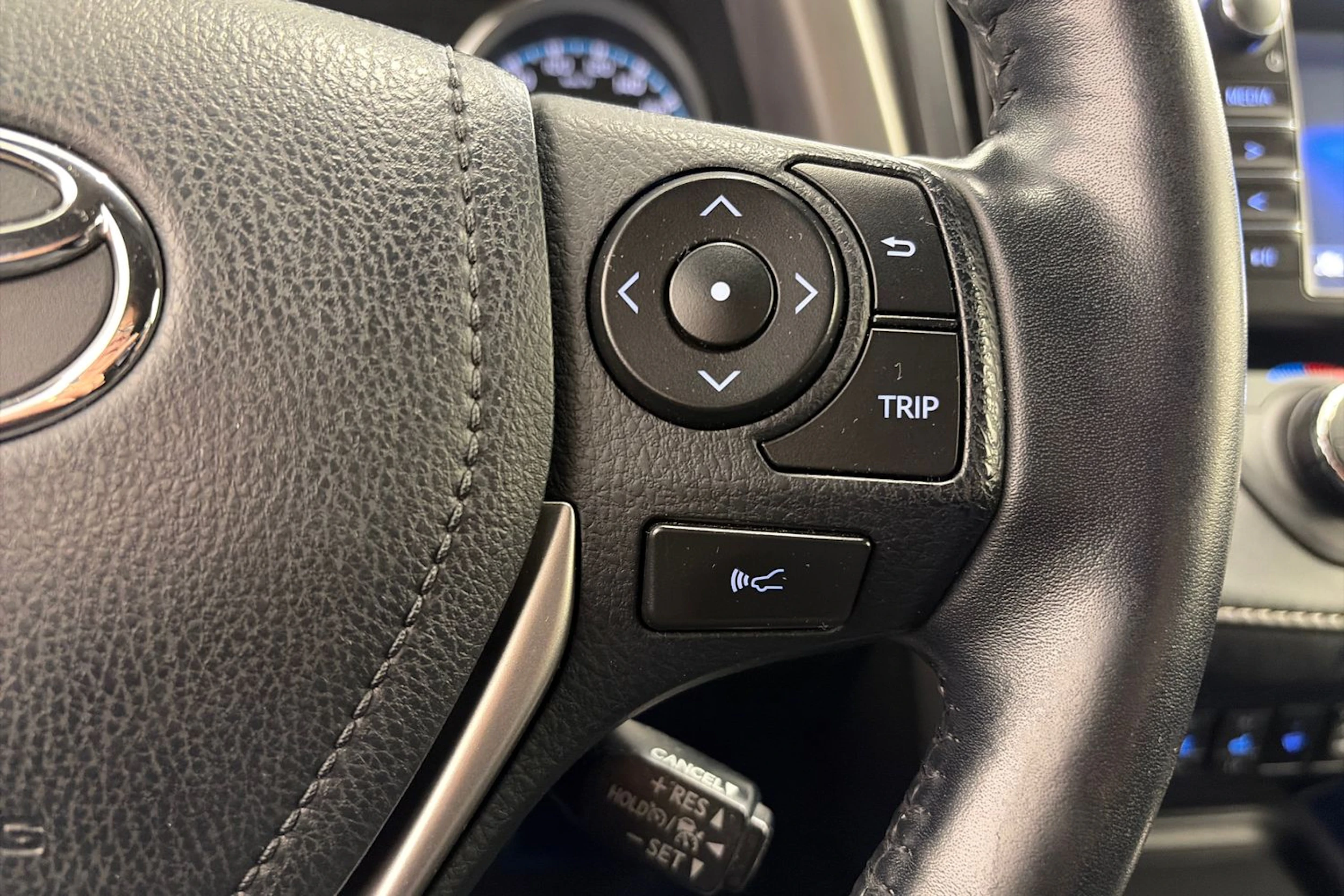 valkoinen Toyota RAV4 2018 kuva 17.
