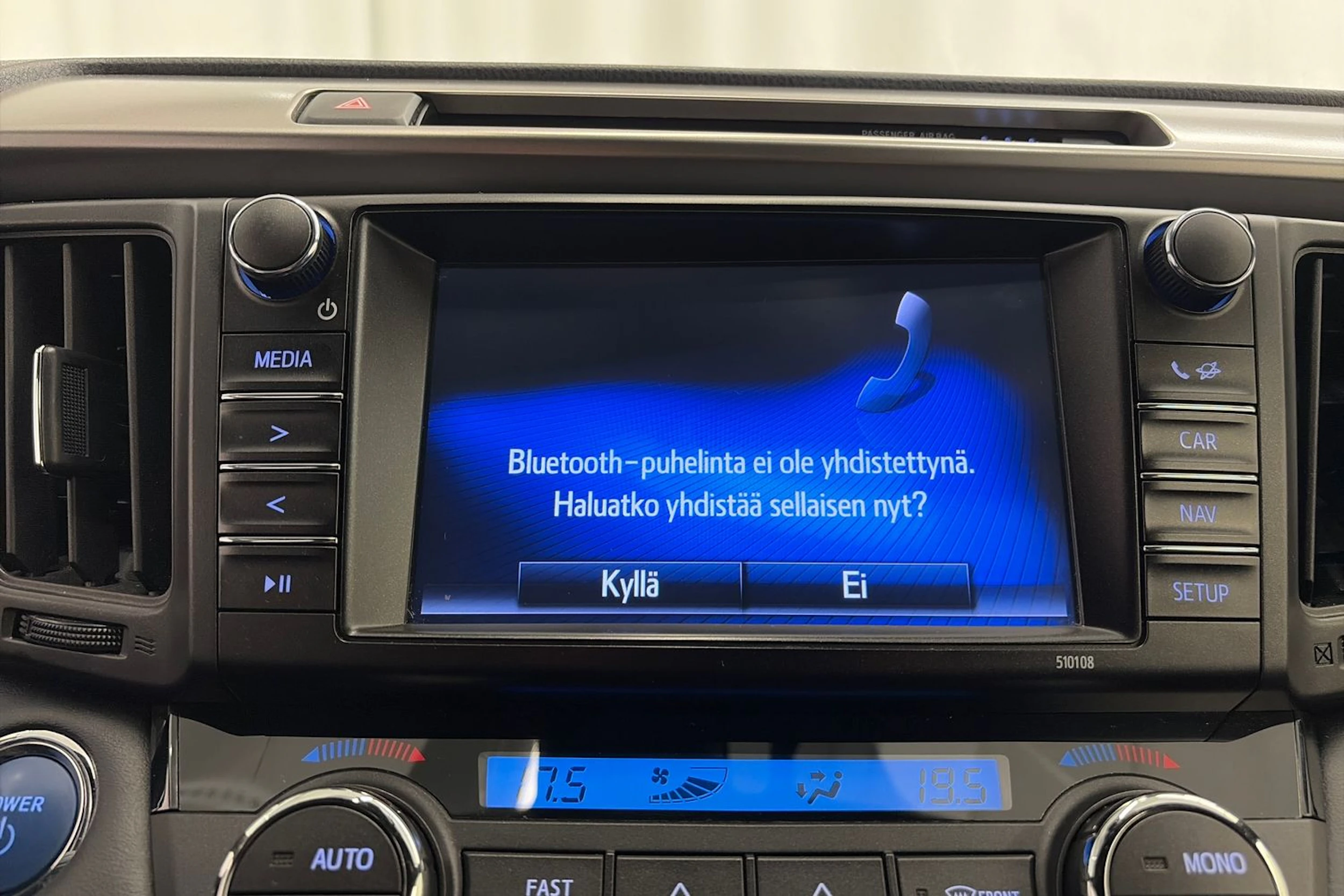 valkoinen Toyota RAV4 2018 kuva 21.