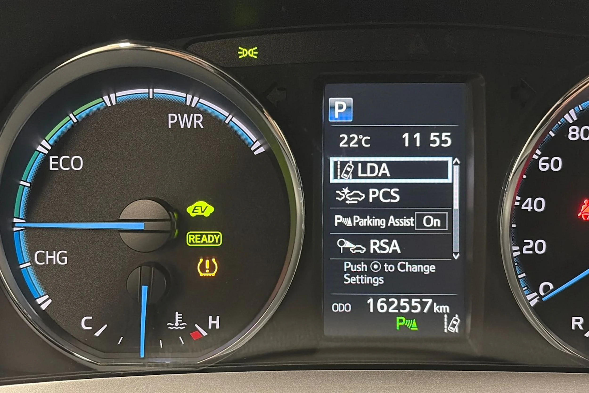 valkoinen Toyota RAV4 2018 kuva 22.