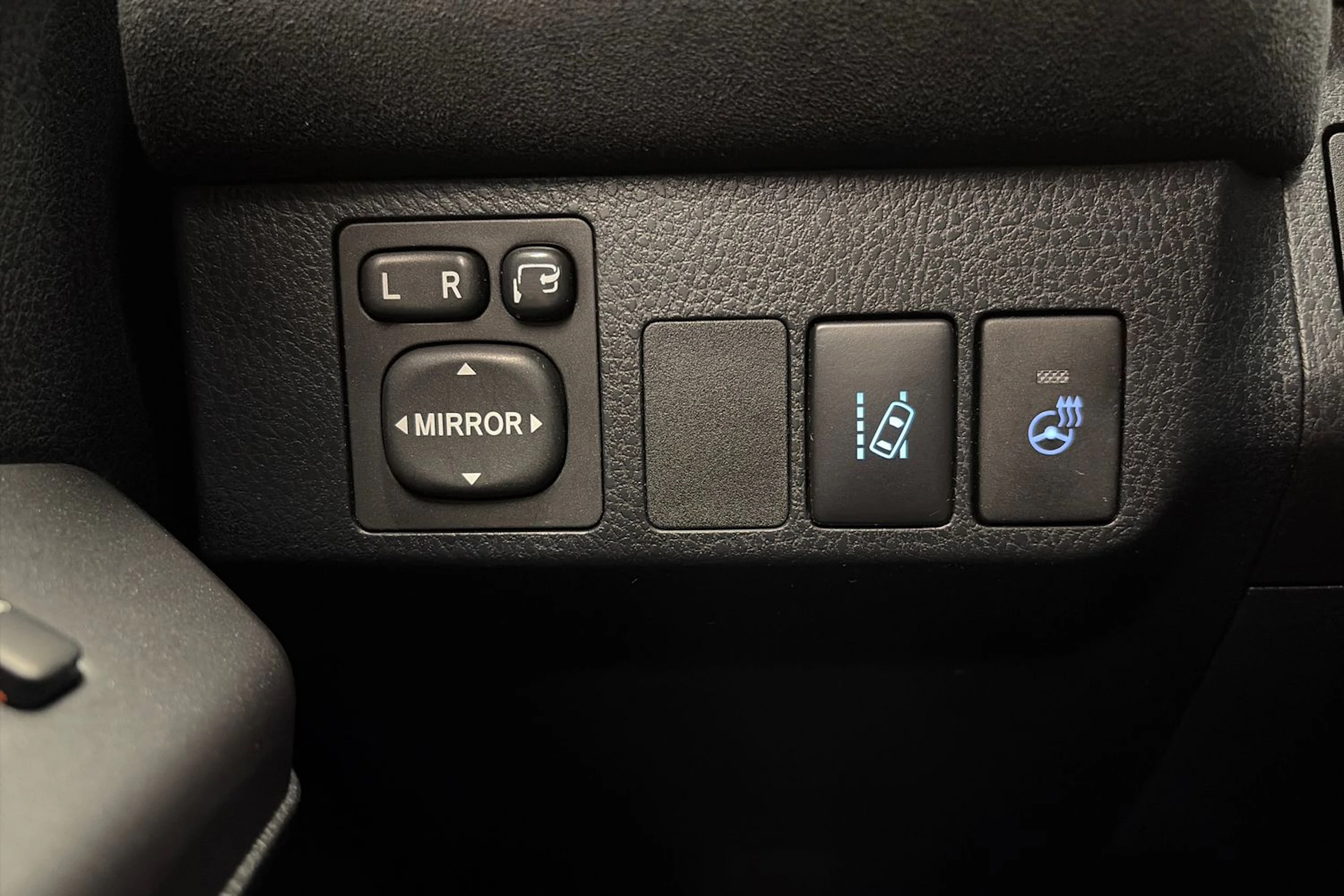 valkoinen Toyota RAV4 2018 kuva 26.