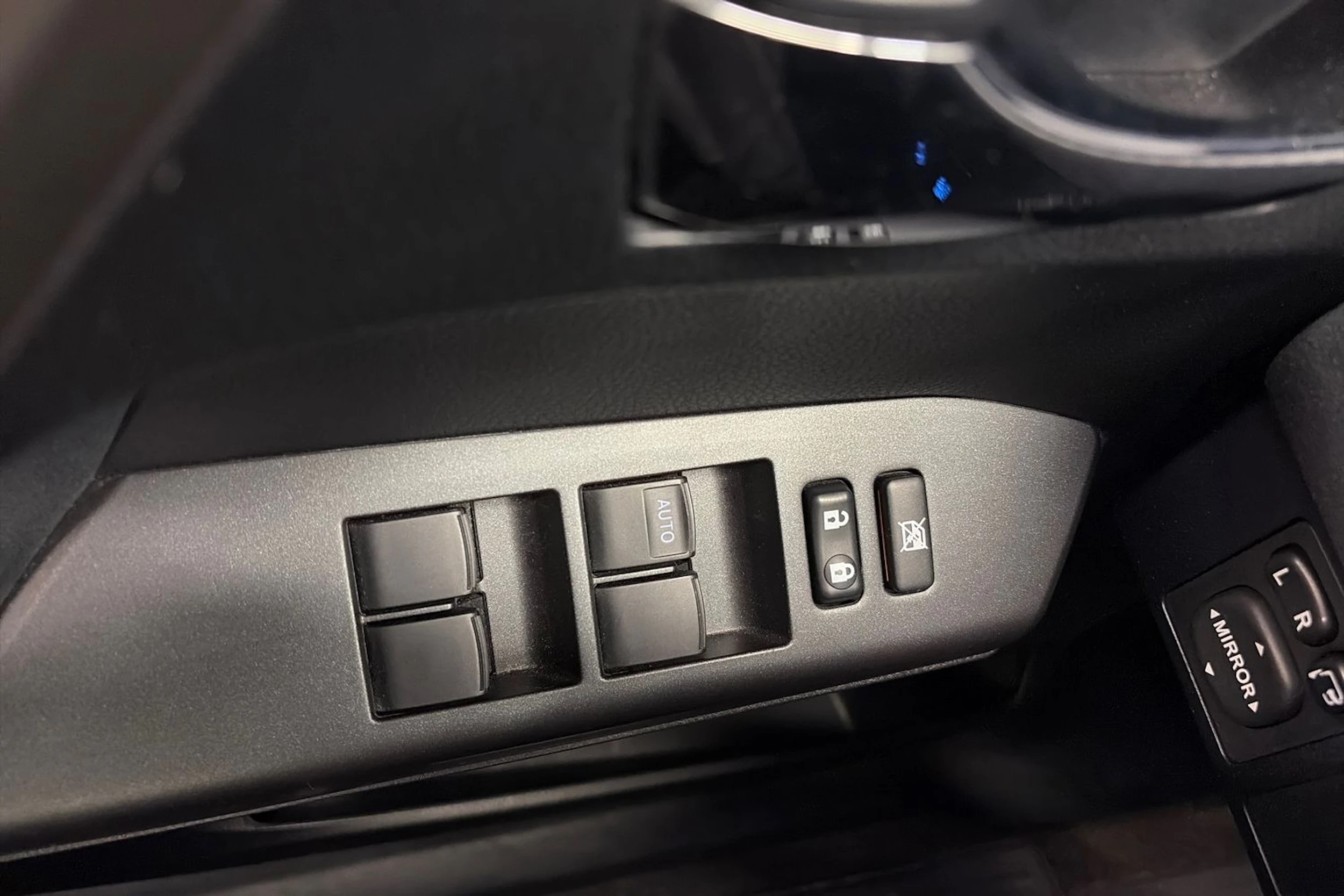 valkoinen Toyota RAV4 2018 kuva 27.