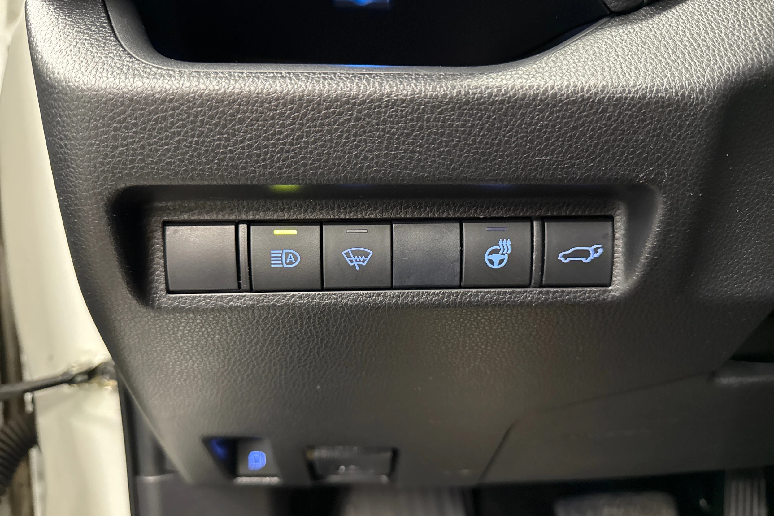 valkoinen Toyota RAV4 2019 kuva 15.