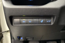 valkoinen Toyota RAV4 2019 kuva 15.