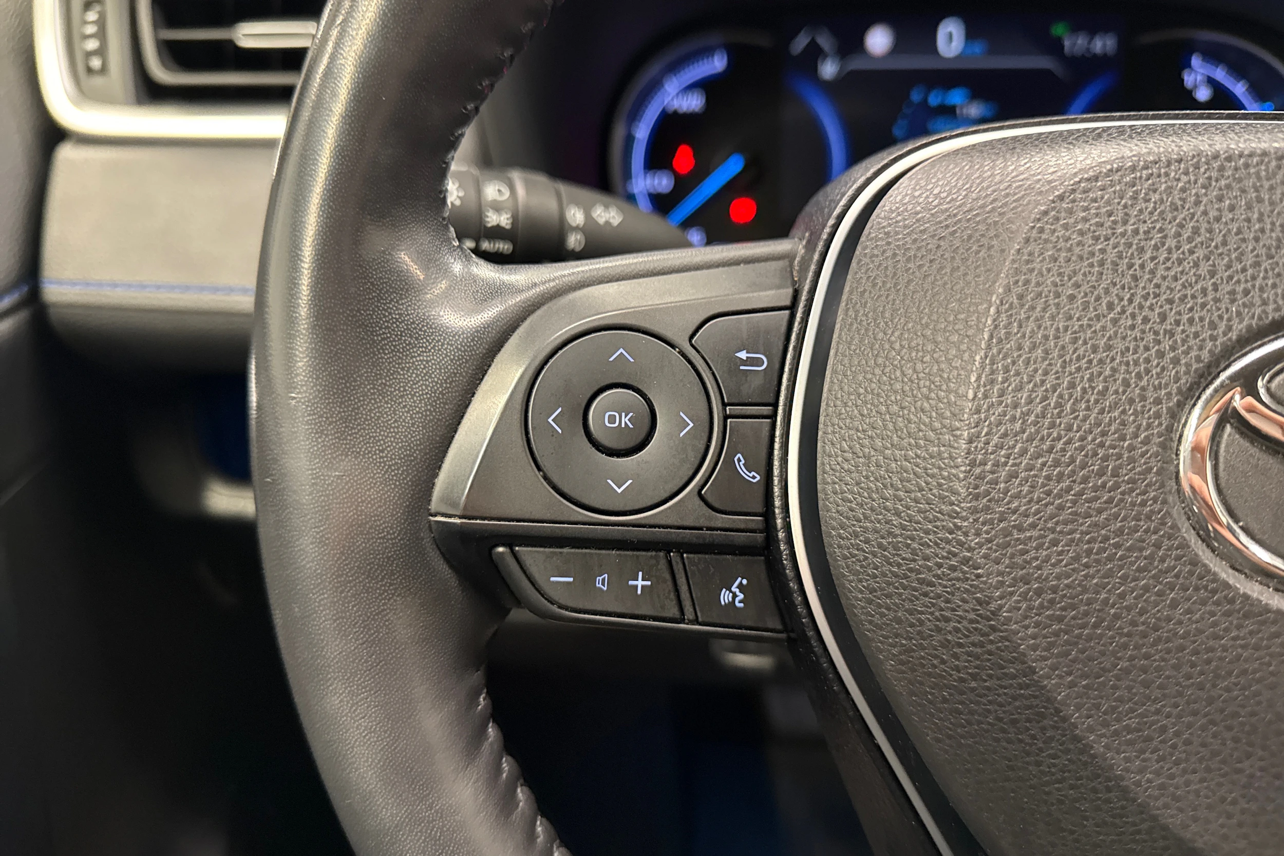 valkoinen Toyota RAV4 2019 kuva 16.