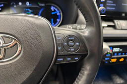 valkoinen Toyota RAV4 2019 kuva 17.