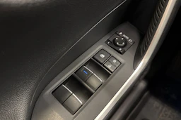 valkoinen Toyota RAV4 2019 kuva 18.