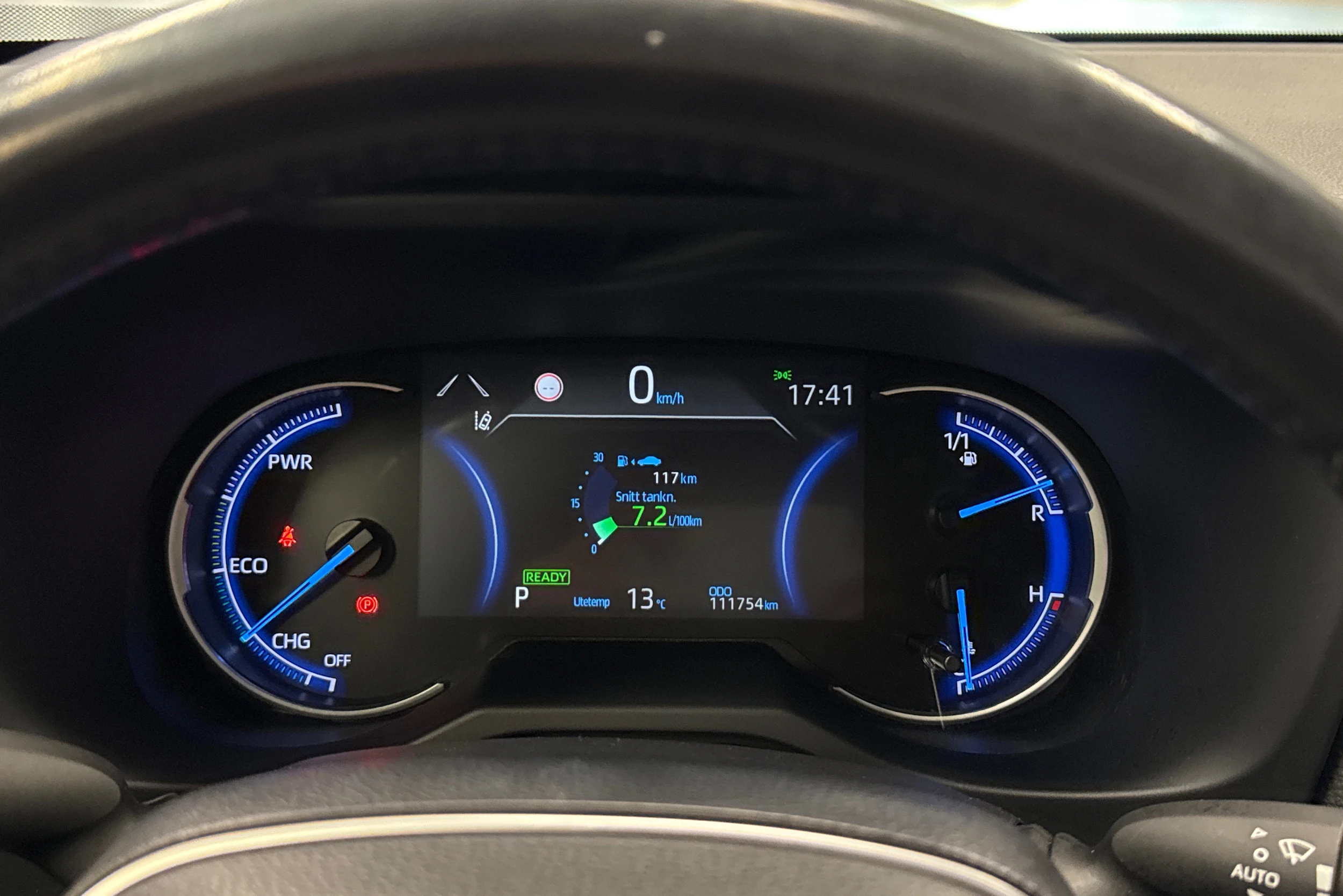 valkoinen Toyota RAV4 2019 kuva 19.