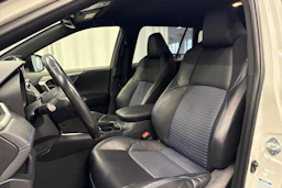 valkoinen Toyota RAV4 2019 kuva 22.