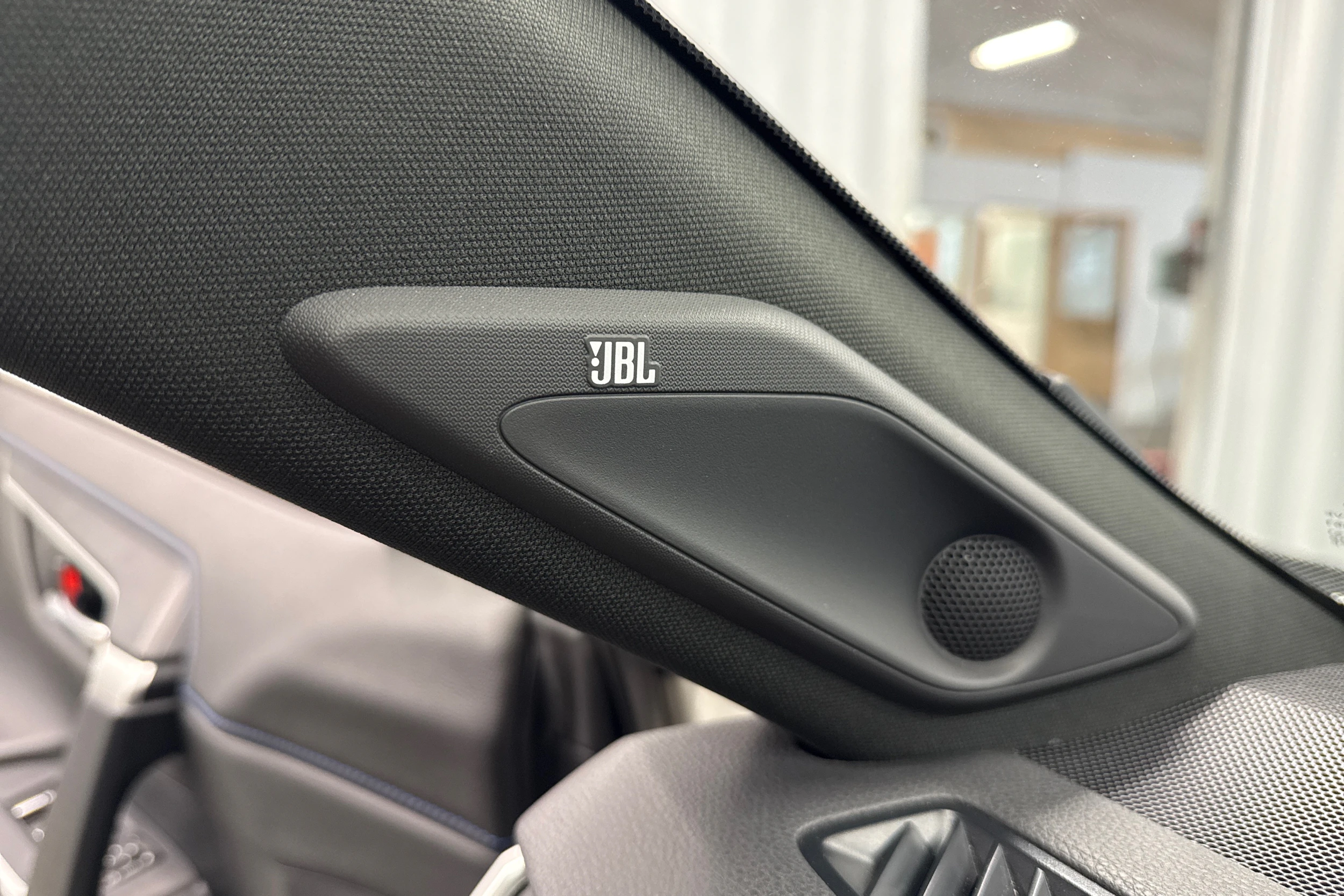 valkoinen Toyota RAV4 2019 kuva 24.