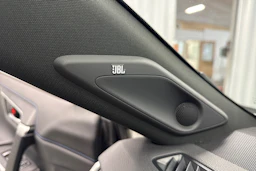 valkoinen Toyota RAV4 2019 kuva 24.