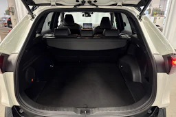 valkoinen Toyota RAV4 2019 kuva 26.