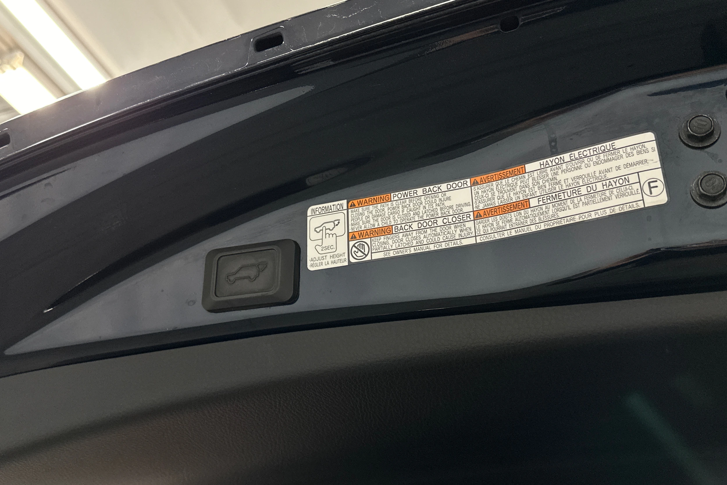 met. musta Toyota RAV4 2019 kuva 16.