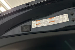 met. musta Toyota RAV4 2019 kuva 16.