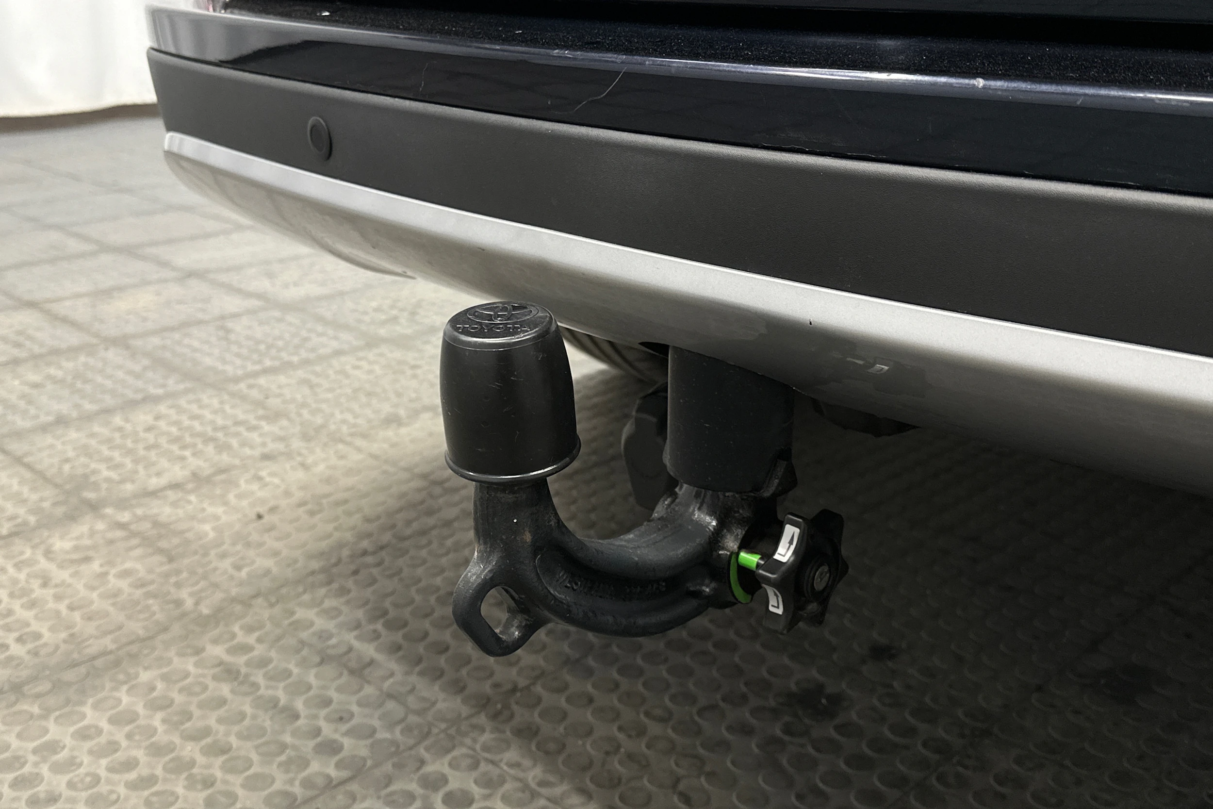 met. musta Toyota RAV4 2019 kuva 17.