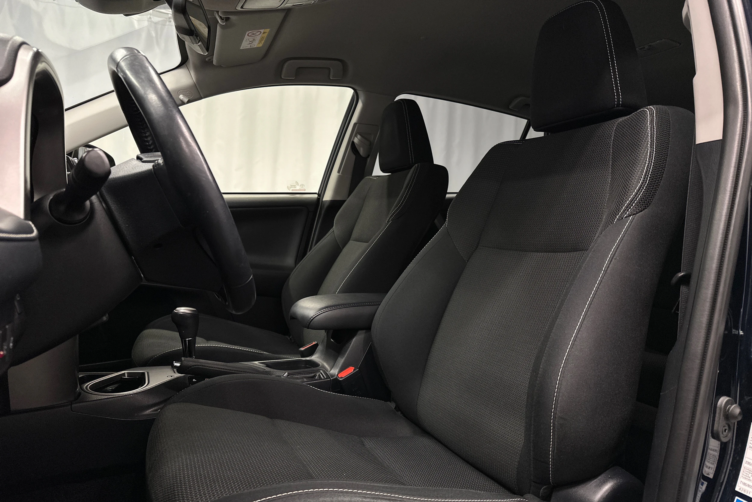 met. musta Toyota RAV4 2019 kuva 18.