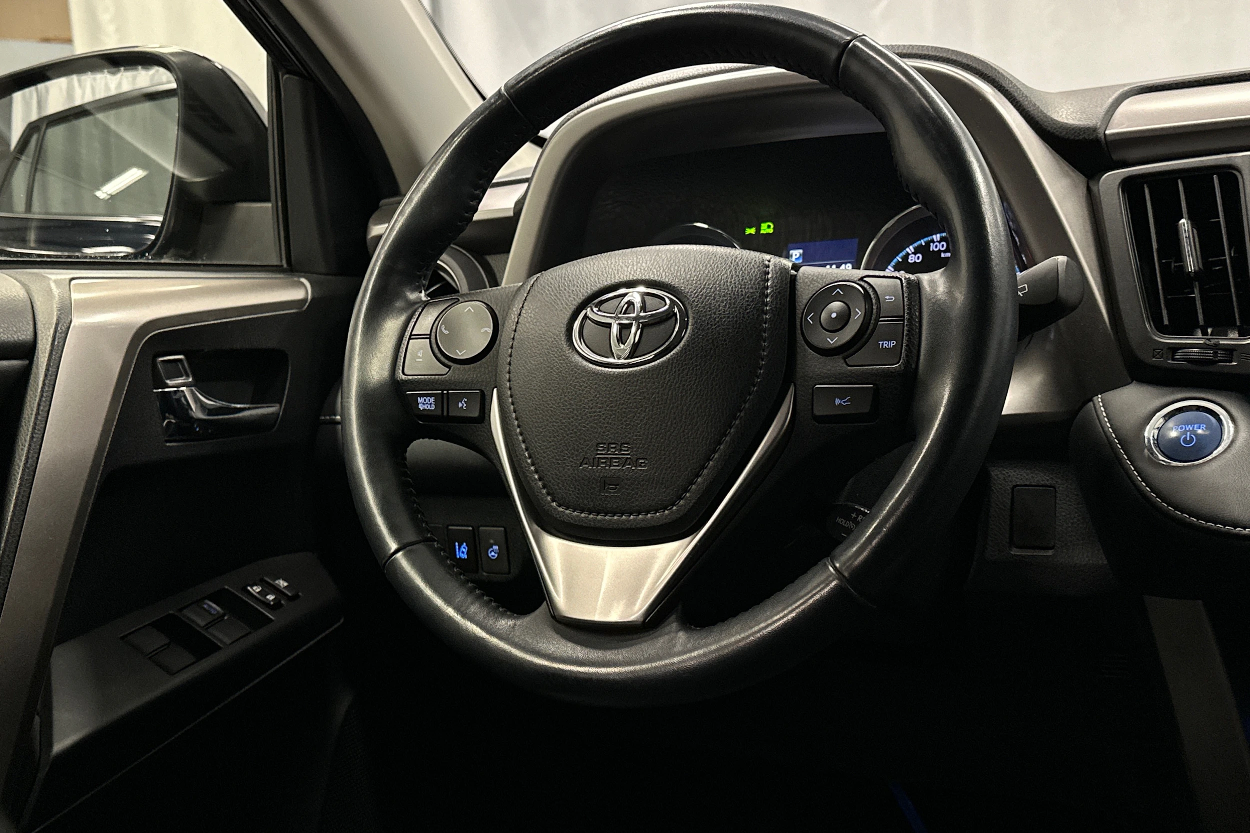 met. musta Toyota RAV4 2019 kuva 19.