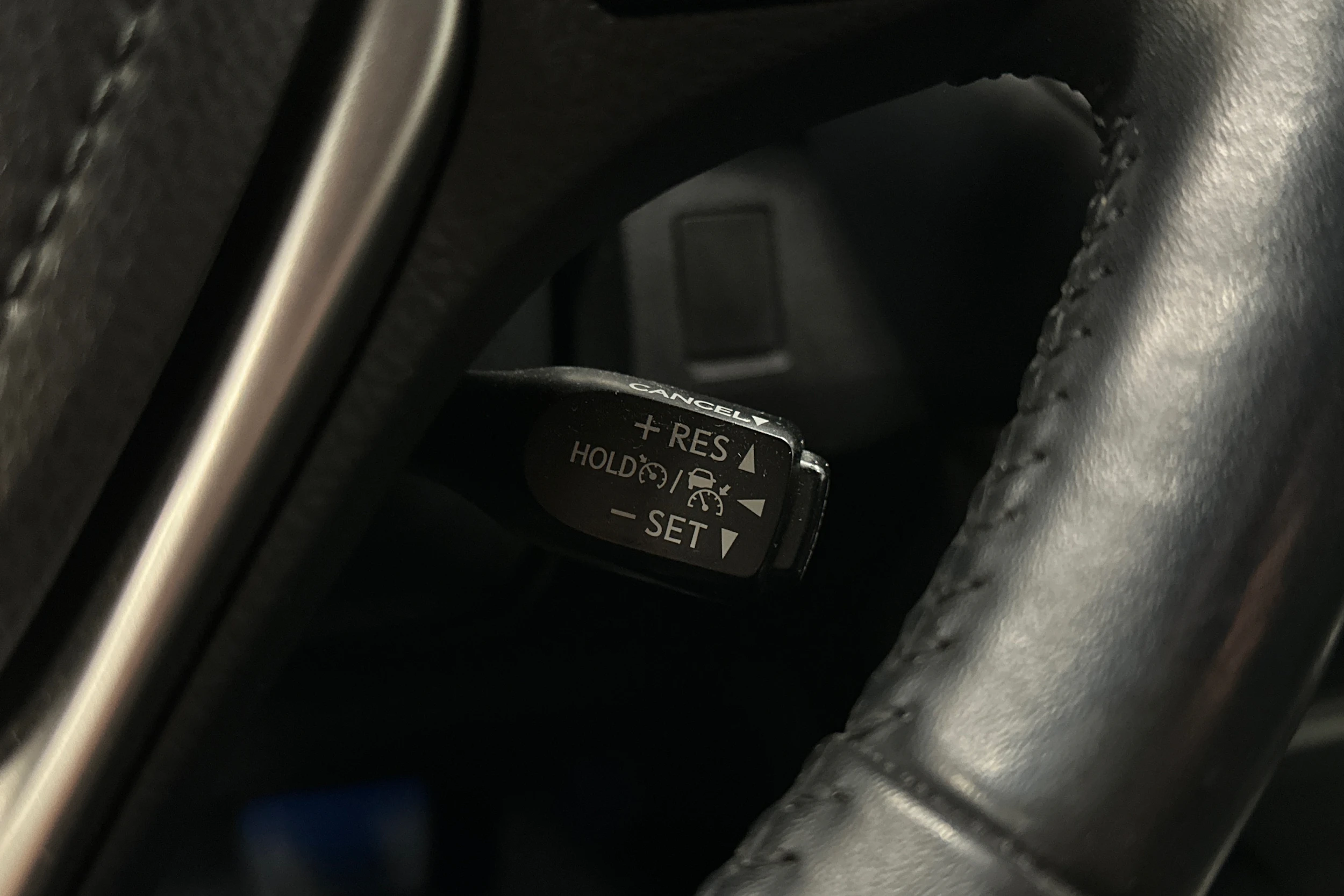 met. musta Toyota RAV4 2019 kuva 24.